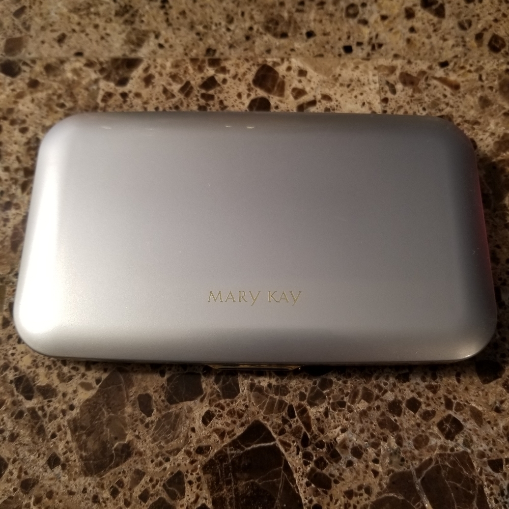 Foundation Compact by Mary Kay - Picture 2 of 4